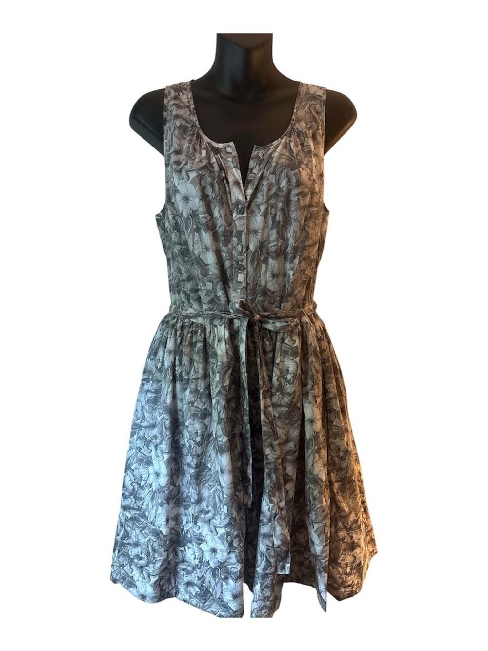 GAP Sleeveless Floral Tie-Waist Dress in Gray and White Print